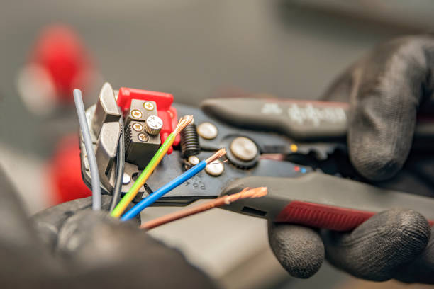 Best Electrical Contractors for Businesses  in Lakewood, CA